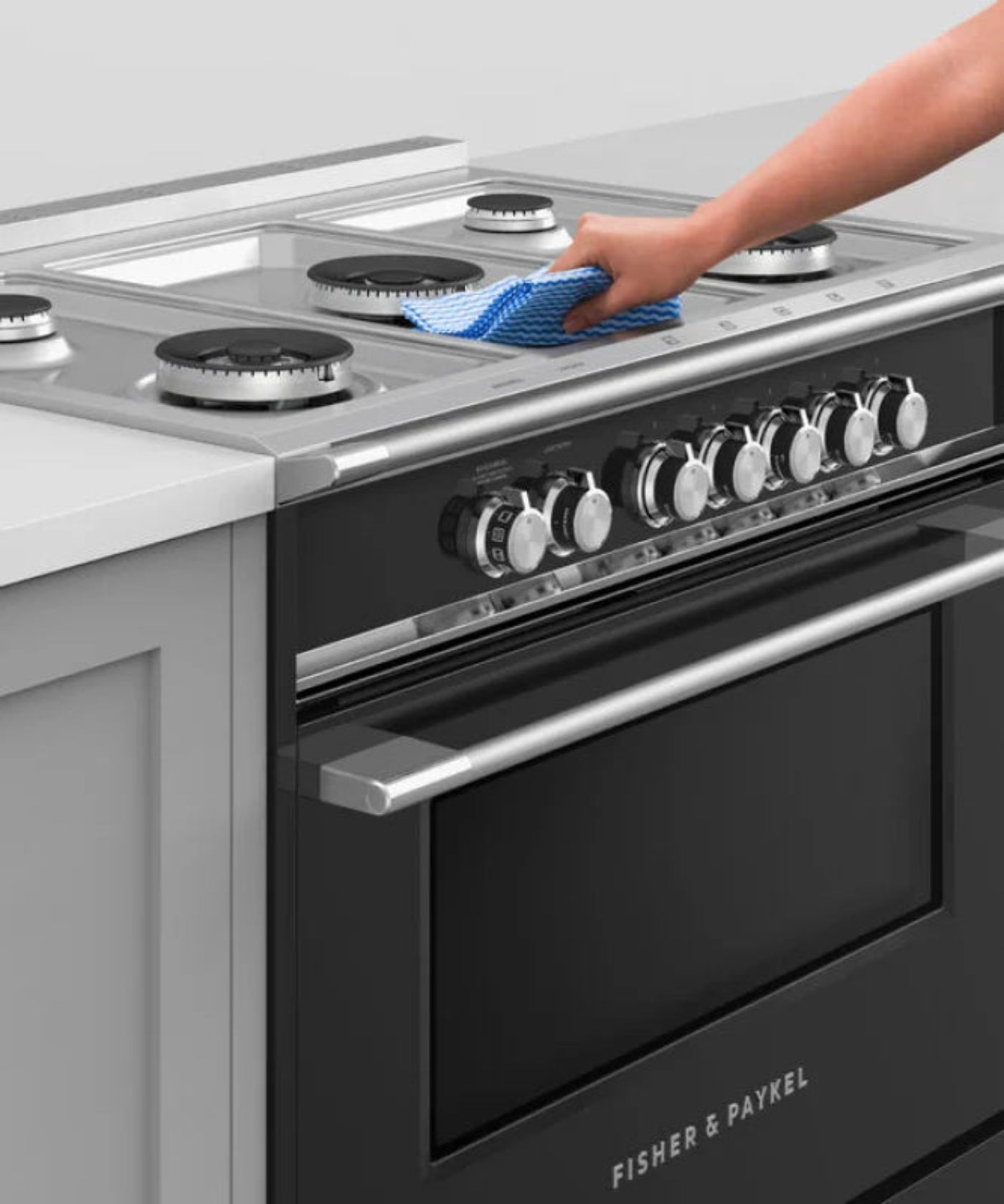 Fisher Paykel 36" Series 7 Classic 5 Burner Gas Range Black - OR36SCG4B1