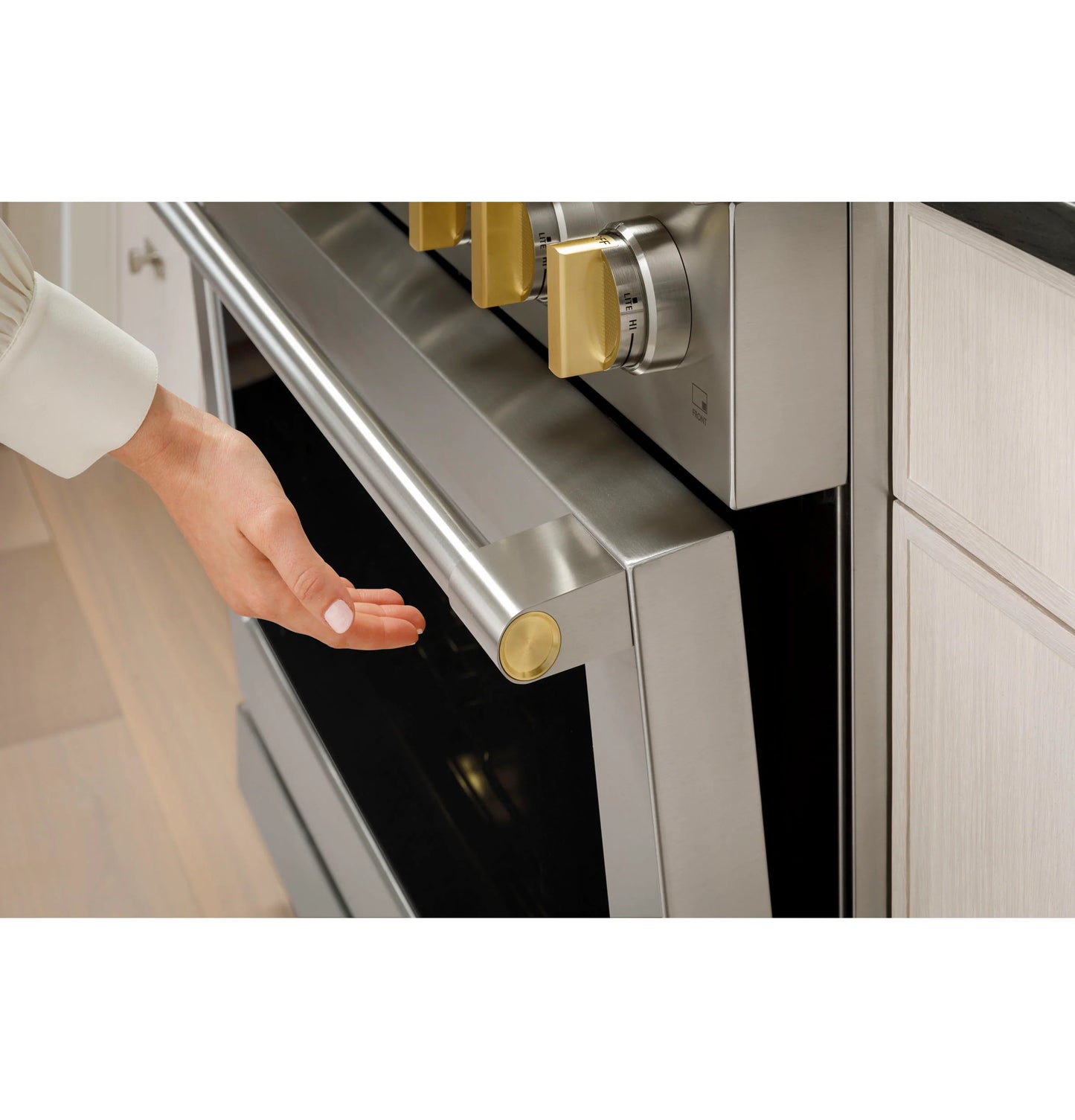 Monogram ZGP364NDTSS 36" All Gas Professional Range with 4 Burners and Griddle Stainless Steel - ZGP364NDTSS